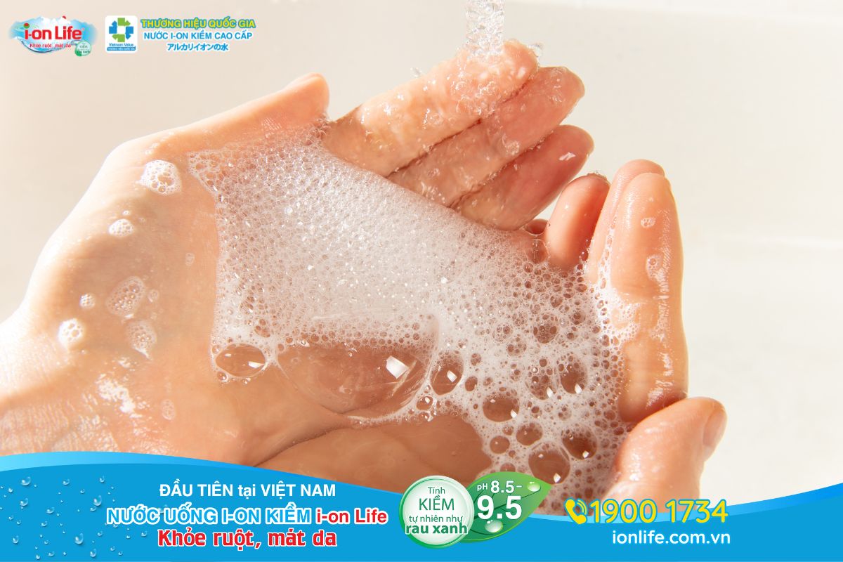 Sử dụng nước cứng sẽ làm giảm khả năng tạo bọt của xà phòng, sữa tắm và các chất tẩy rửa khác