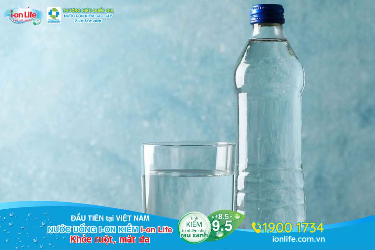 Nước cất là loại nước tinh khiết được tạo ra qua quá trình chưng cất loại bỏ tạp chất