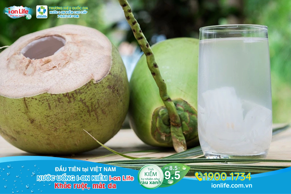 Nước dừa cung cấp điện giải giúp duy trì năng lượng ngày Tết