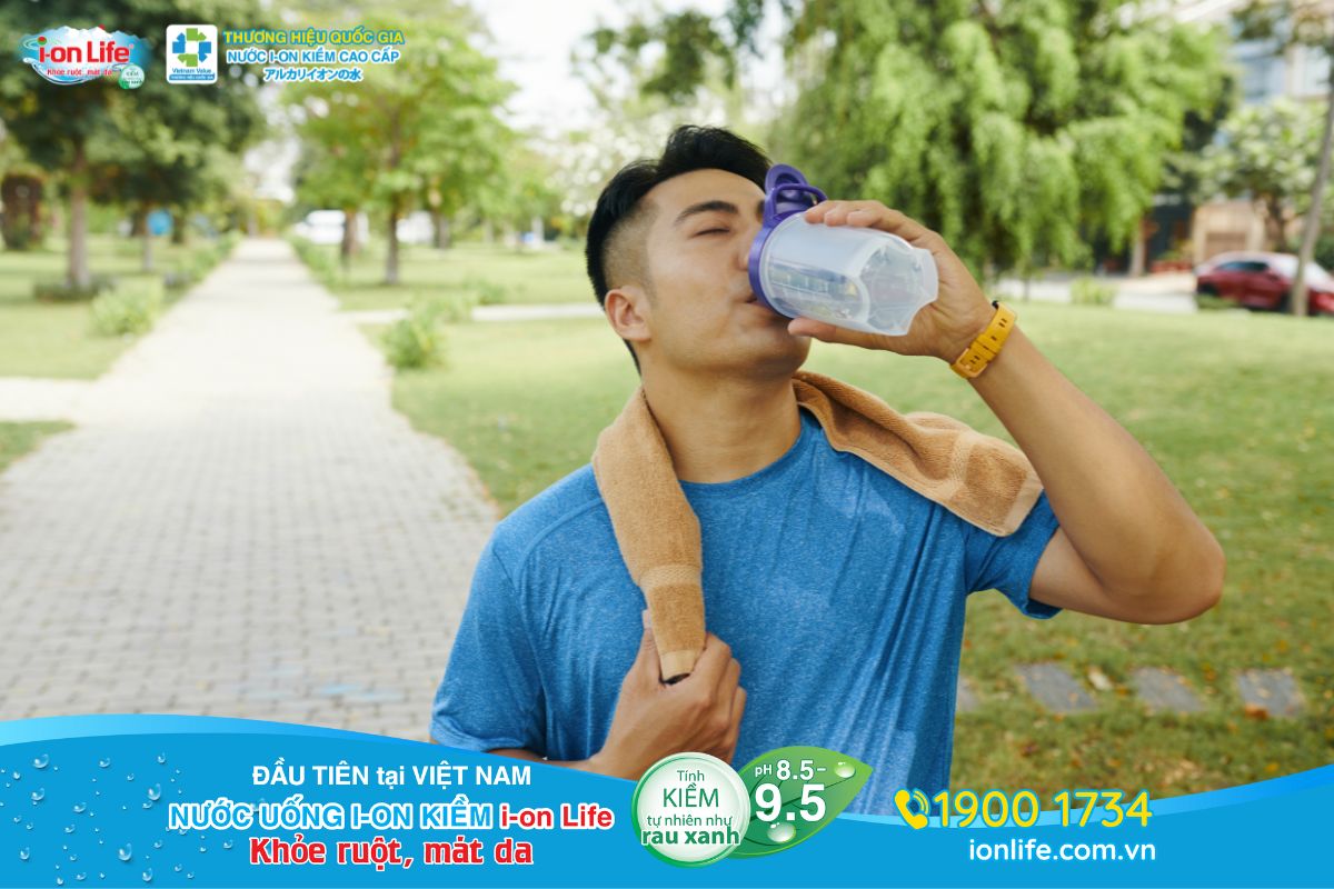 Nên uống nước trước và sau khi vận động mạnh